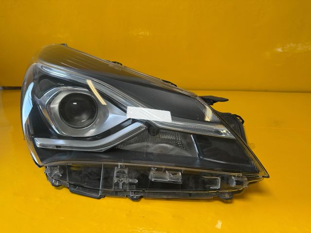 bontott TOYOTA YARIS Jobb Ledes Fényszóró