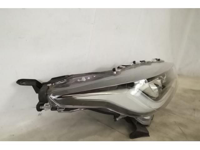 bontott TOYOTA YARIS Jobb Ledes Fényszóró