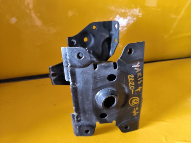 bontott TOYOTA YARIS Jobb Lökhárító Tartó Nyúlványvég