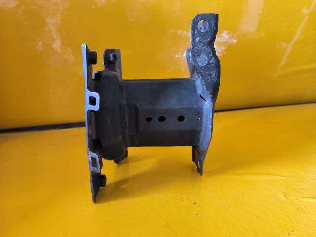 bontott TOYOTA YARIS Jobb Lökhárító Tartó Nyúlványvég