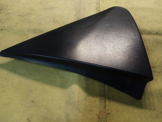 bontott TOYOTA YARIS Jobb Sárvédő Csavar Burkolat