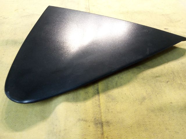 bontott TOYOTA YARIS Jobb Sárvédő Csavar Burkolat