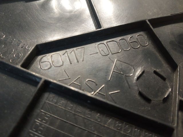 bontott TOYOTA YARIS Jobb Sárvédő Csavar Burkolat