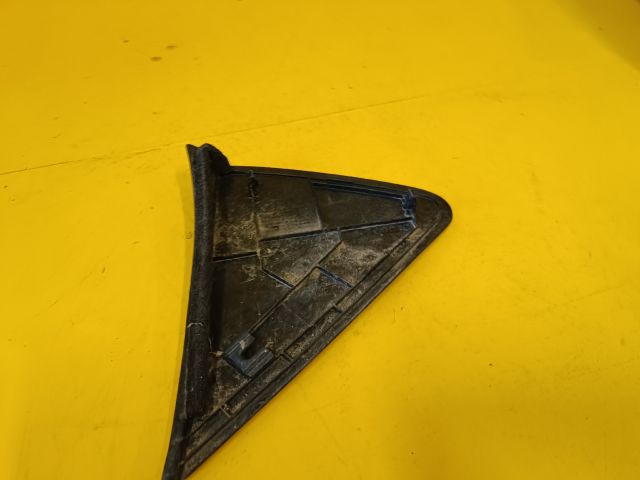 bontott TOYOTA YARIS Jobb Visszapillantó Tükör Előtti Burkolat