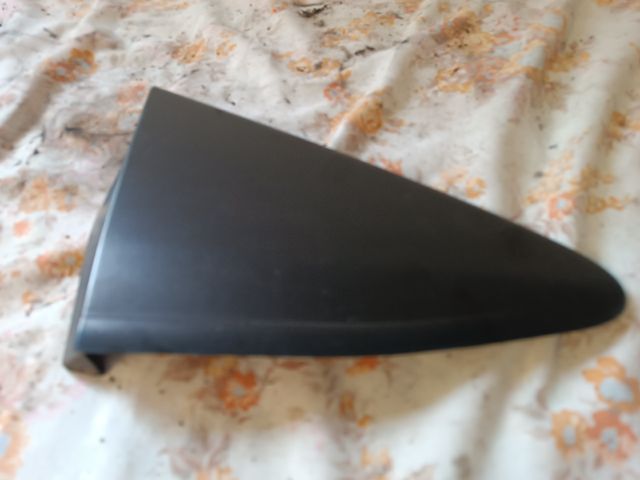 bontott TOYOTA YARIS Jobb Visszapillantó Tükör Előtti Burkolat