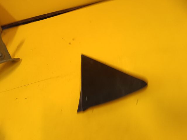 bontott TOYOTA YARIS Jobb Visszapillantó Tükör Előtti Burkolat