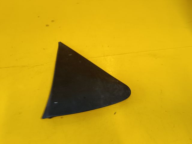 bontott TOYOTA YARIS Jobb Visszapillantó Tükör Előtti Burkolat