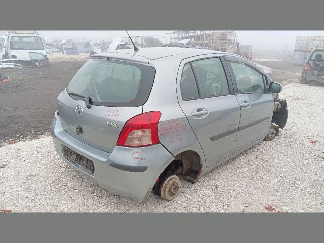 bontott TOYOTA YARIS Kalaptartó