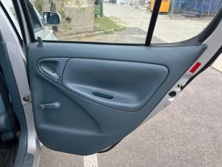 bontott TOYOTA YARIS Kilométeróra Keret