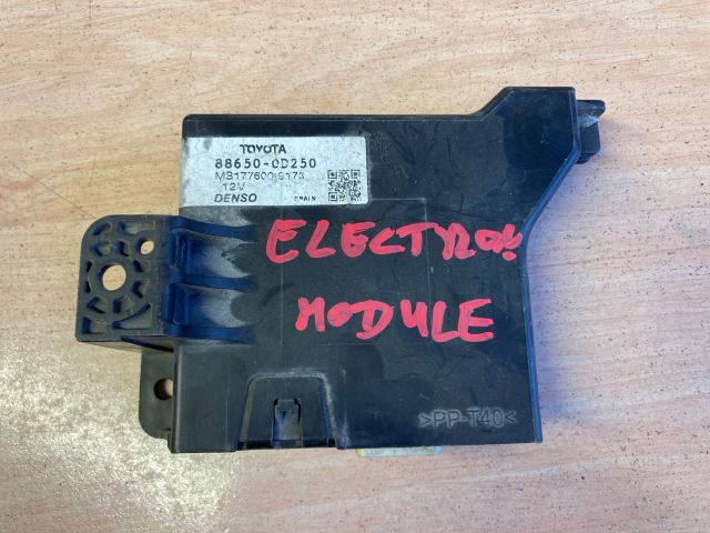 bontott TOYOTA YARIS Klíma Kapcsoló