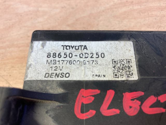 bontott TOYOTA YARIS Klíma Kapcsoló