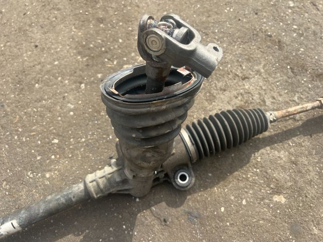 bontott TOYOTA YARIS Kormánymű Nem szervós