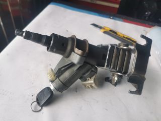 bontott TOYOTA YARIS Kormányoszlop Kormányzárral