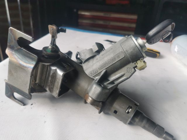 bontott TOYOTA YARIS Kormányoszlop Kormányzárral