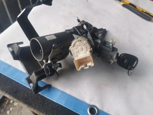 bontott TOYOTA YARIS Kormányoszlop Kormányzárral