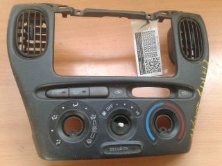 bontott TOYOTA YARIS Középkonzol Keret