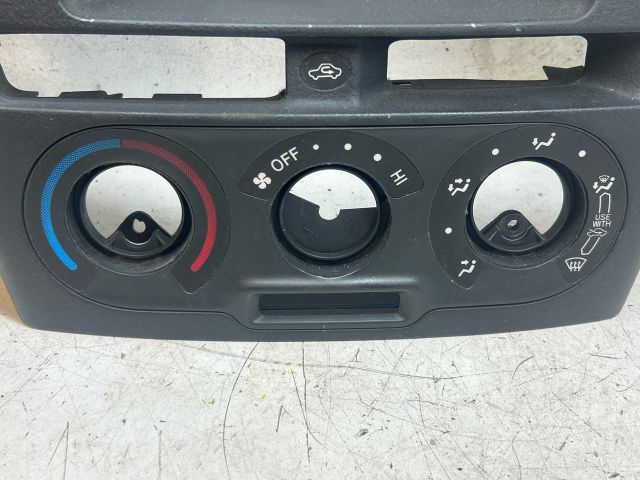 bontott TOYOTA YARIS Középkonzol Keret