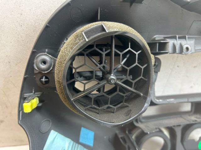 bontott TOYOTA YARIS Középkonzol Keret