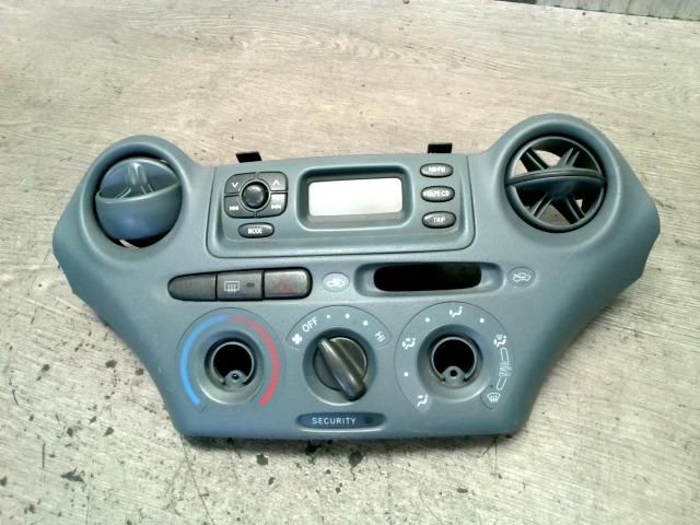 bontott TOYOTA YARIS Középkonzol Keret