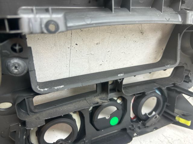 bontott TOYOTA YARIS Középkonzol Keret