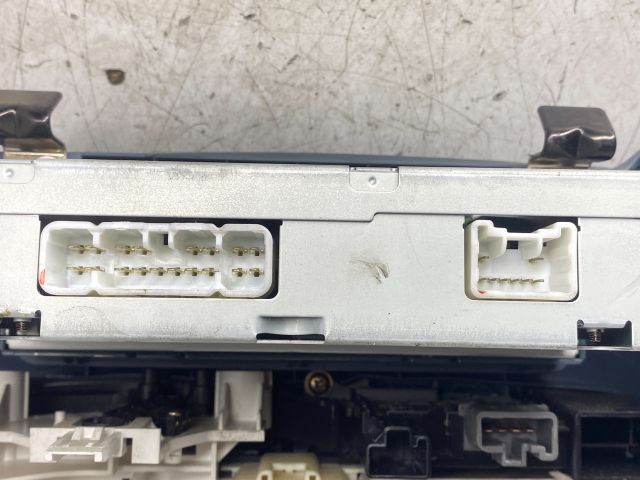 bontott TOYOTA YARIS Középkonzol Vezérlő Panel