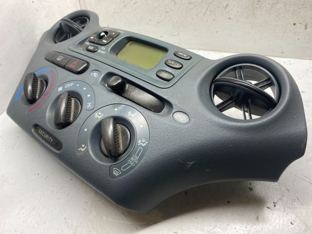 bontott TOYOTA YARIS Középkonzol Vezérlő Panel