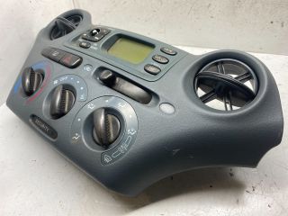 bontott TOYOTA YARIS Középkonzol Vezérlő Panel
