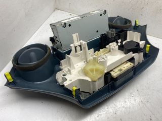 bontott TOYOTA YARIS Középkonzol Vezérlő Panel