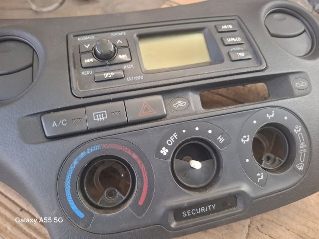bontott TOYOTA YARIS Középkonzol Vezérlő Panel