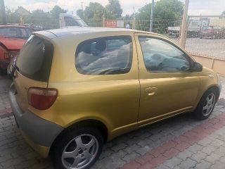 bontott TOYOTA YARIS Középső Szellőző