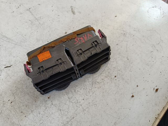 bontott TOYOTA YARIS Középső Szellőző