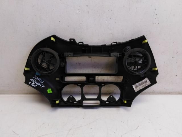 bontott TOYOTA YARIS Középső Szellőző