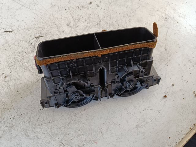 bontott TOYOTA YARIS Középső Szellőző