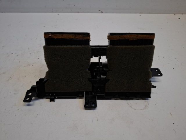 bontott TOYOTA YARIS Középső Szellőző