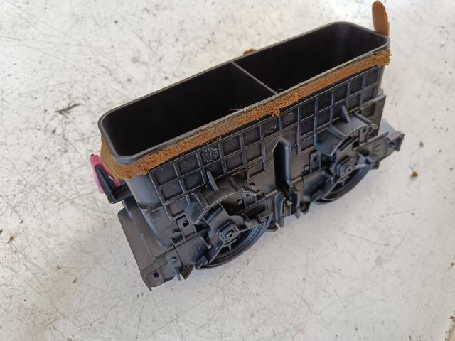 bontott TOYOTA YARIS Középső Szellőző