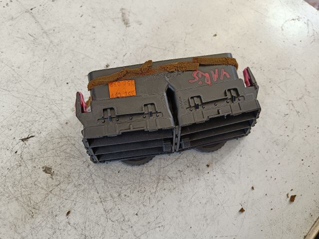 bontott TOYOTA YARIS Középső Szellőző