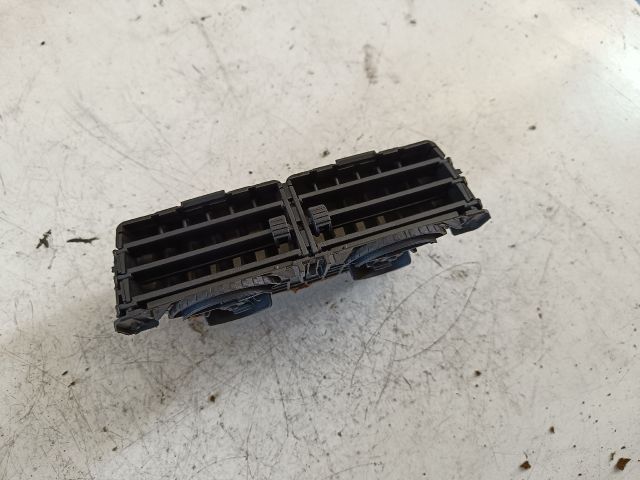 bontott TOYOTA YARIS Középső Szellőző