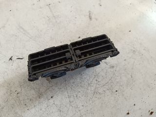 bontott TOYOTA YARIS Középső Szellőző