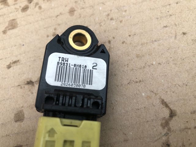 bontott TOYOTA YARIS Központi Ütközés Érzékelő