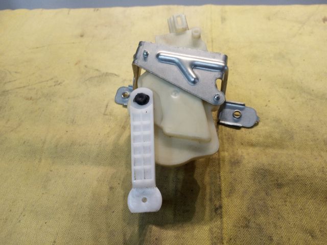 bontott TOYOTA YARIS Központizár Motor Csomagtérajtó