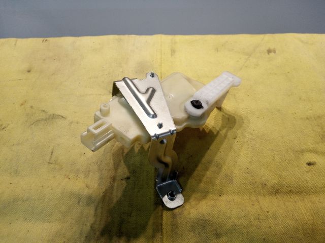 bontott TOYOTA YARIS Központizár Motor Csomagtérajtó