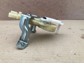 bontott TOYOTA YARIS Központizár Motor Csomagtérajtó