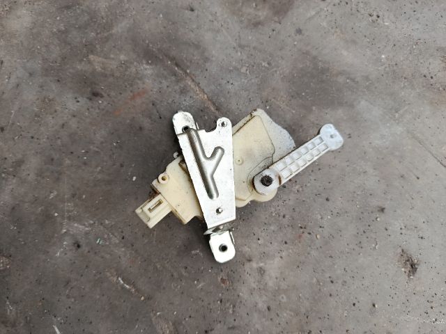 bontott TOYOTA YARIS Központizár Motor Csomagtérajtó