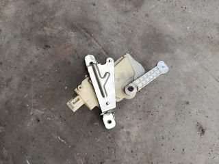 bontott TOYOTA YARIS Központizár Motor Csomagtérajtó