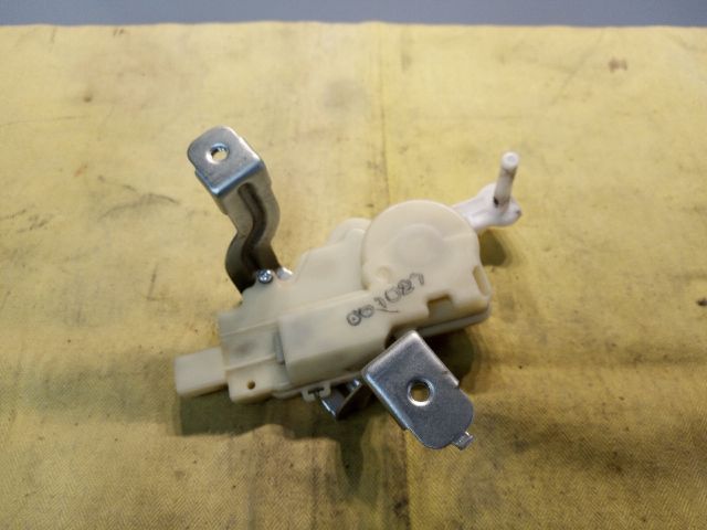 bontott TOYOTA YARIS Központizár Motor Csomagtérajtó