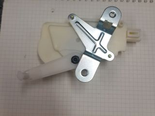 bontott TOYOTA YARIS Központizár Motor Csomagtérajtó