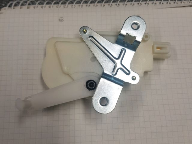 bontott TOYOTA YARIS Központizár Motor Csomagtérajtó