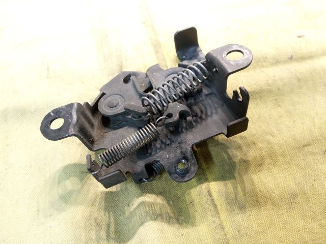 bontott TOYOTA YARIS Motorháztető Zárszerkezet