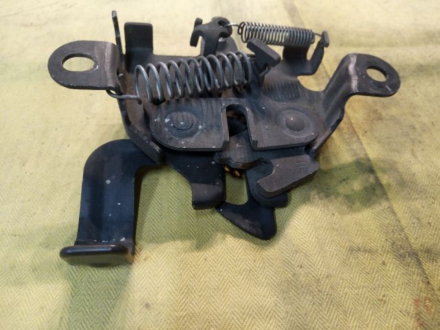 bontott TOYOTA YARIS Motorháztető Zárszerkezet