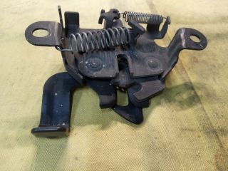 bontott TOYOTA YARIS Motorháztető Zárszerkezet